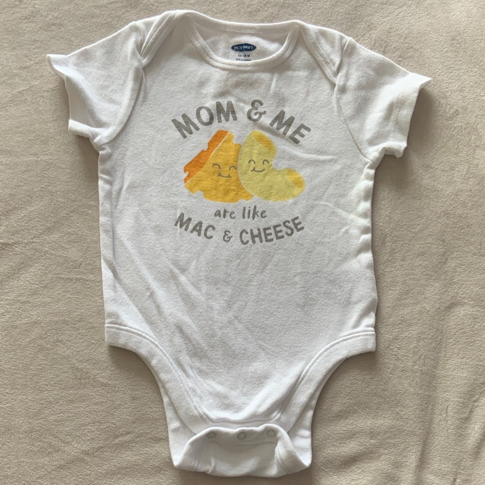 😊FREE😊 Old Navy White and Yellow 'Mom & Me' Bodysuit size 12-18m